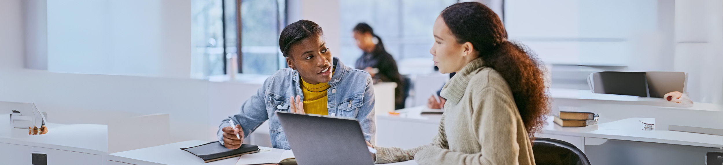 Two students in virtual advising session