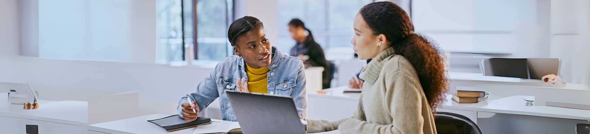 Two students in virtual advising session