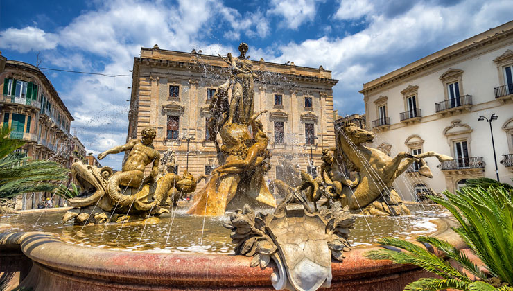 Fontana di Diana in Piazza Archimede, Siracusa, Sicily, Italy