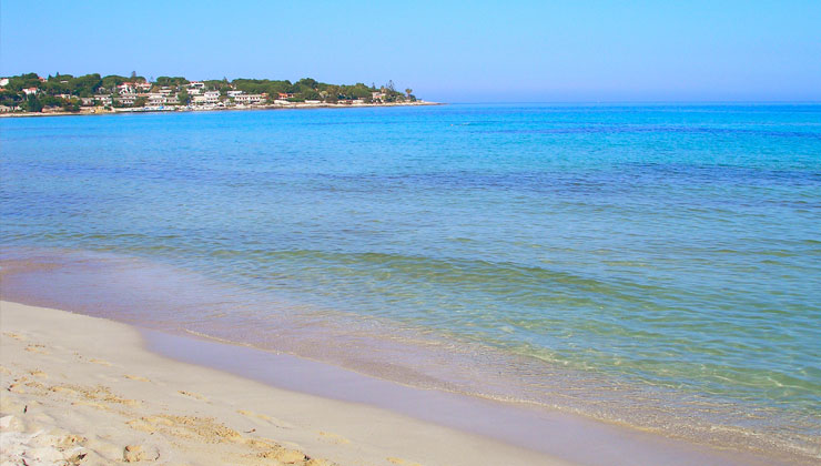 The beach in Fontane Bianche.