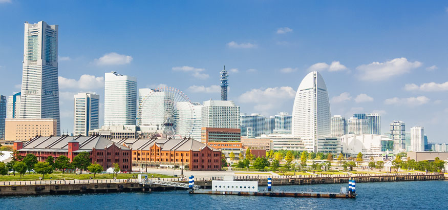 Cityscape view of Yokohama, Japan with the Landmark Tower, Queen's Square, and ferris wheel near Yokohama Port.
