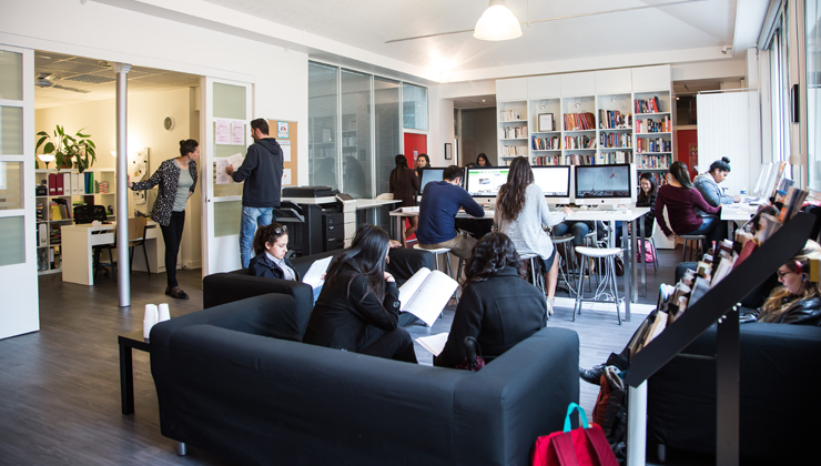 The computer and lounge area at the Accent Paris study center in Paris France.