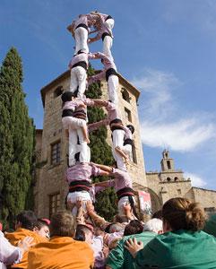 <p>Be in a human tower in a session on the Catalan Castells tradition</p>