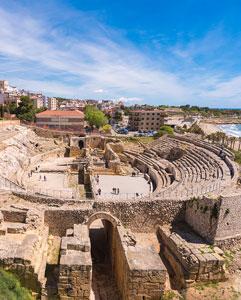 <p>Tour of the Roman ruins of Tarragona by the Mediterranean Sea</p>