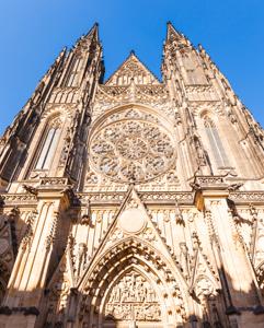 <p>Tour of the Prague Castle complex</p>