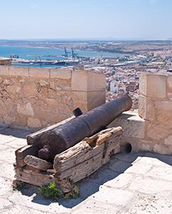 <p><span style="font-family:"Aptos Display",sans-serif;font-size:12.0pt;line-height:116%;">Guided bus tours include the Castle of Santa Bárbara </span></p>