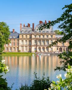 <p>Guided tour of the opulent Château de Fontainebleau</p>
