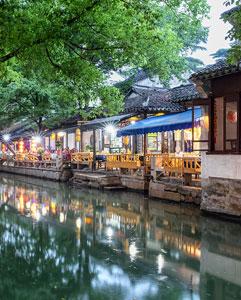 <p>Food stall tastings in Zhouzhuang</p>