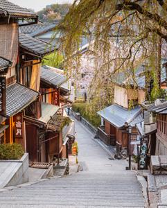 <p>Guided tours by local students exploring Kyoto's food and culture</p>
