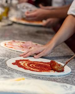 <p>Pizza cooking lesson</p>