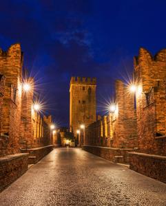 <p>Weekend trips to popular cities like Rome, Milan, and Verona</p>
