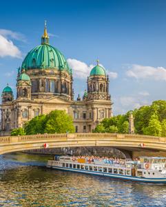<p>Riverboat cruise through Berlin</p>
