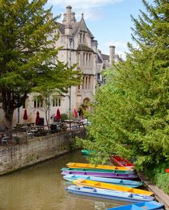 <p>Punt ride on the River Cherwell</p>