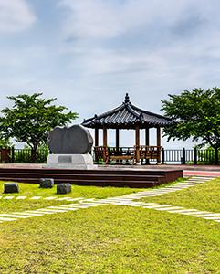<p>Take a day trip to the DMZ area.</p>