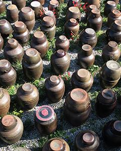 <p class="p1"><span class="s1">Learn about ceramic making in Mungyeong.</span></p>
