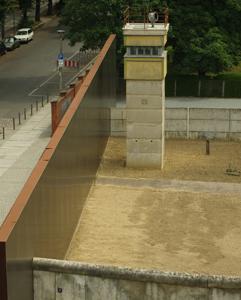 <p>Walking tour of commemorative sites</p>

