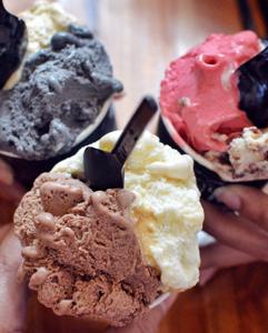 <p>Hiking tour to San Luca followed by gelato at Cremeria Funivia</p>