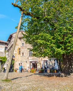 <p>Tour of medieval Pérouges</p>