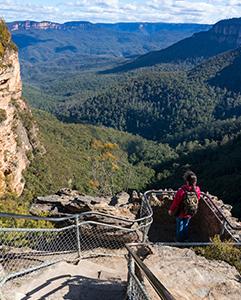 <p>Hike in the Blue Mountains National Park.</p>
