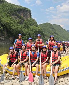 <p>Whitewater rafting and forest hike to the cliff in Yeongwol</p>